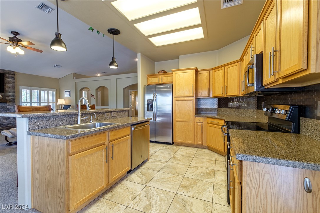 1214 Country Club Drive Property Photo 9