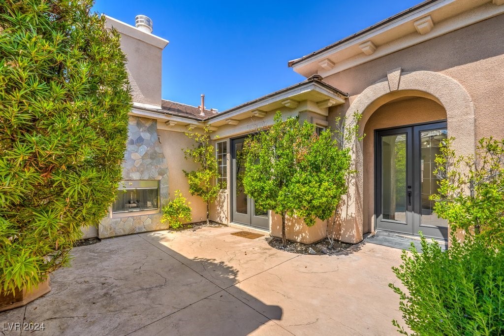10848 Meadow Garden Court Property Photo 3
