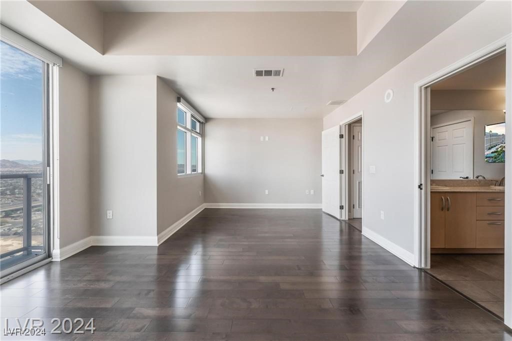 150 Las Vegas Boulevard 2512 Property Photo 18