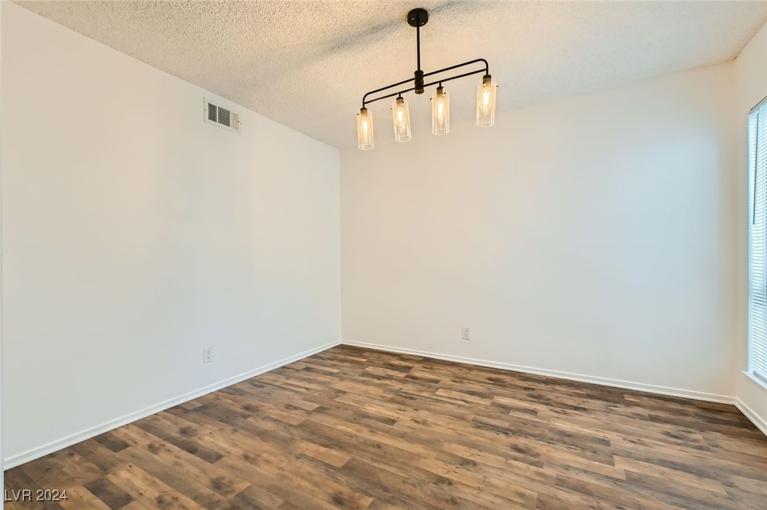 5701 Pearldrop Avenue Property Photo 15