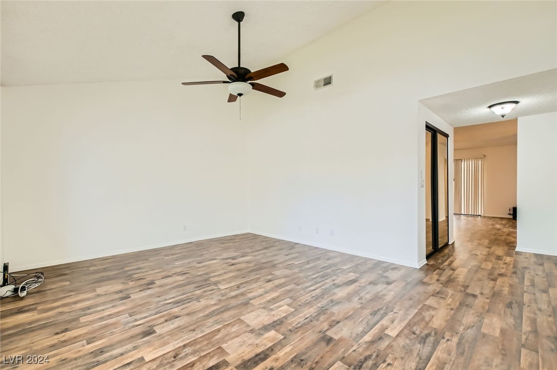 5701 Pearldrop Avenue Property Photo 24