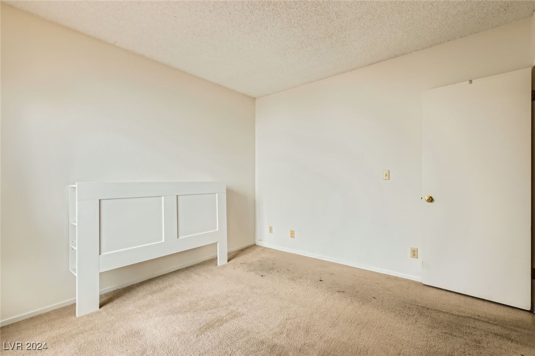 5701 Pearldrop Avenue Property Photo 40