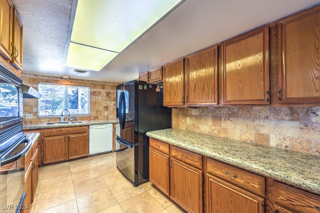 2880 Red Rock Street Property Photo 10