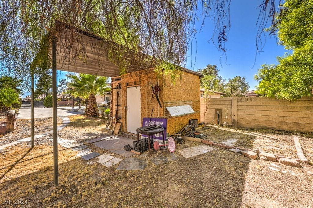 2880 Red Rock Street Property Photo 28
