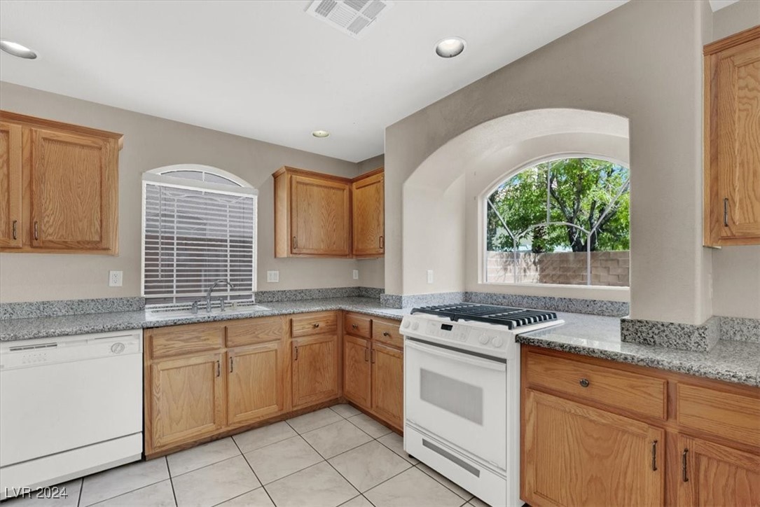 10914 Fintry Hills Street Property Photo 8