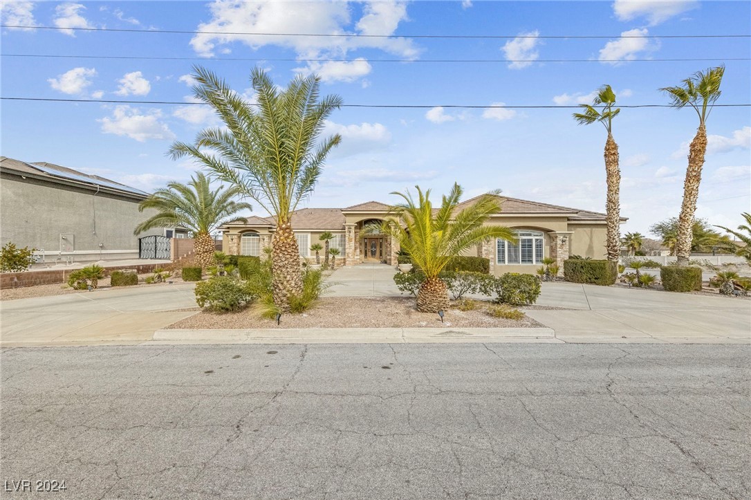200 West Desert Rose Drive Property Photo 2
