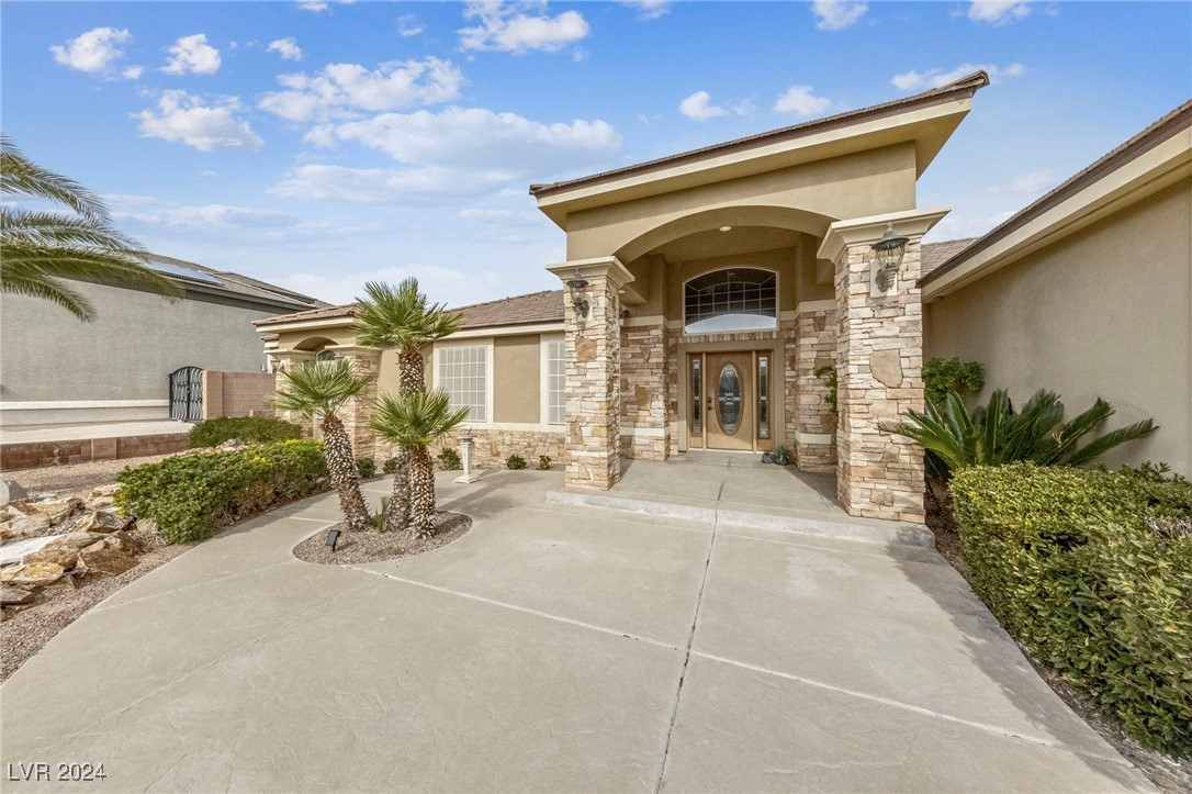 200 West Desert Rose Drive Property Photo 3