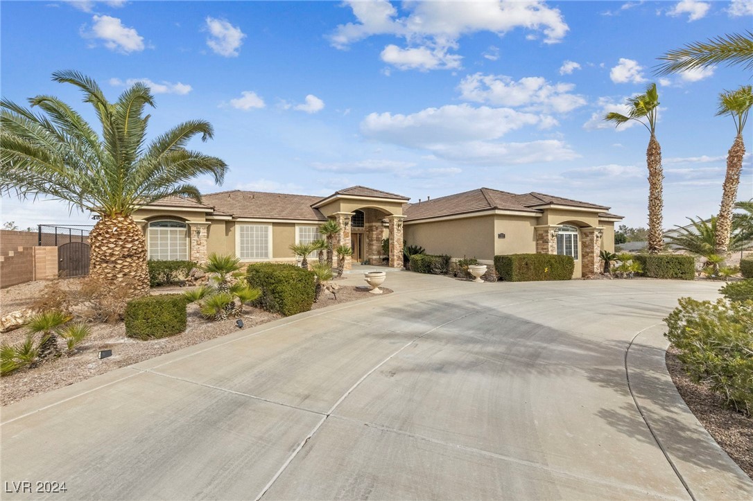 200 West Desert Rose Drive Property Photo 4