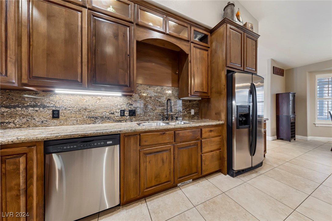 200 West Desert Rose Drive Property Photo 31