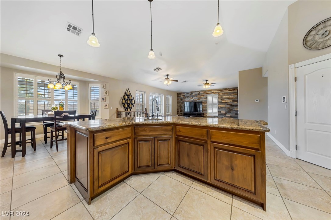 200 West Desert Rose Drive Property Photo 32