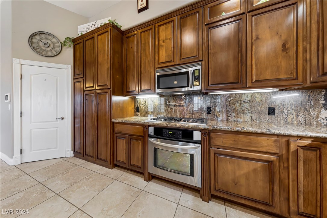 200 West Desert Rose Drive Property Photo 33