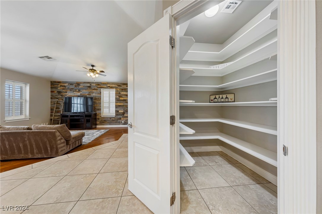 200 West Desert Rose Drive Property Photo 34