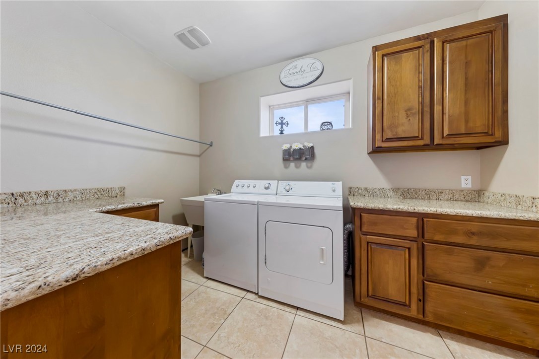 200 West Desert Rose Drive Property Photo 36