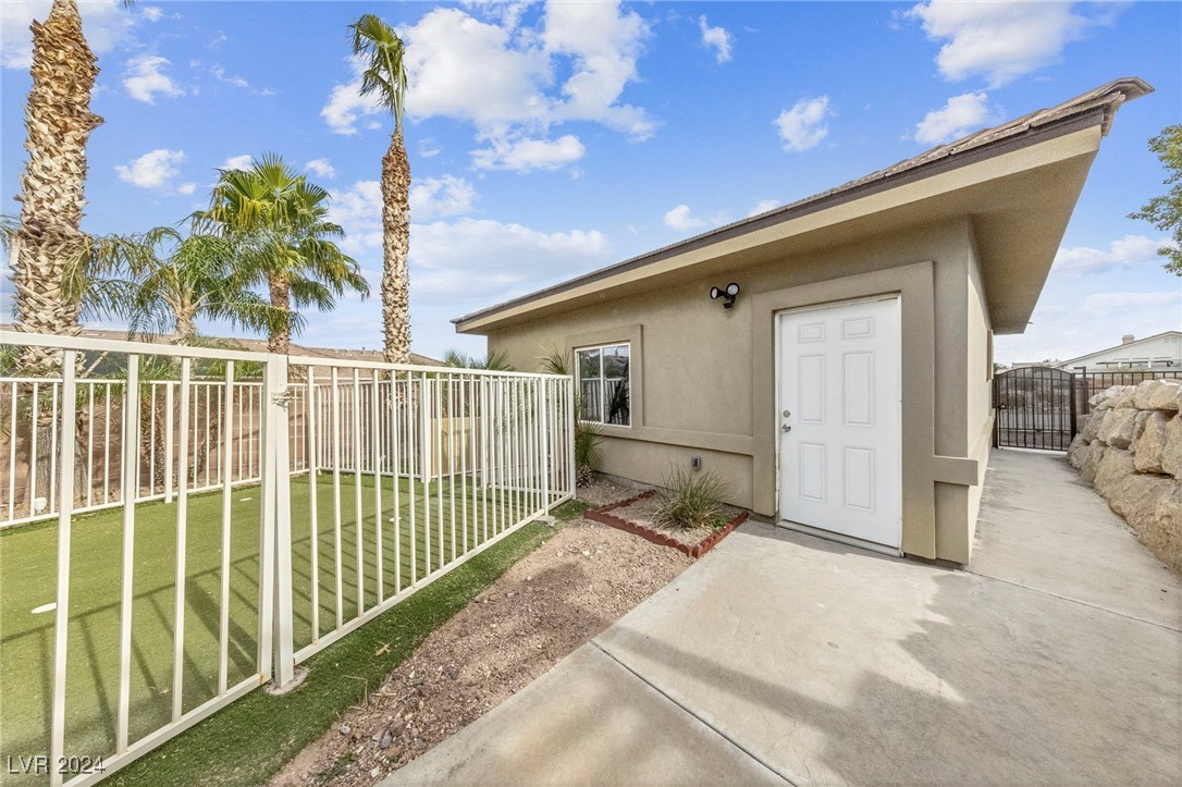 200 West Desert Rose Drive Property Photo 58