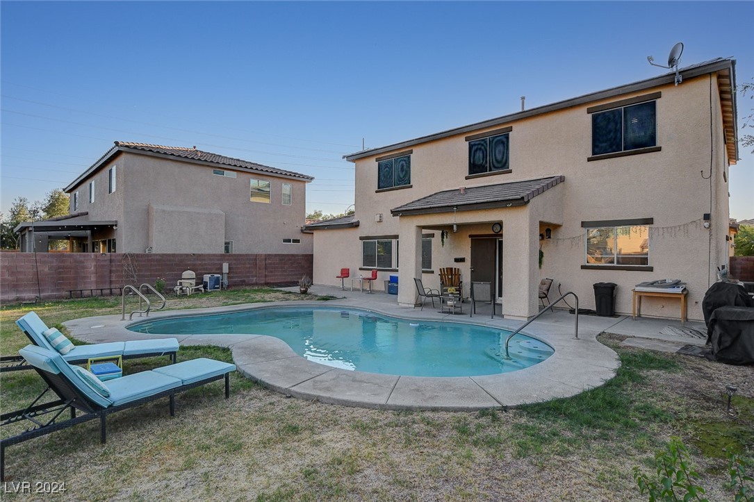 6012 Valley Flower Street Property Photo 4