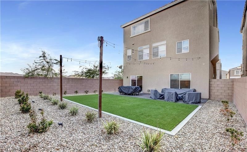 10186 Lawton Ridge Court Property Photo 3