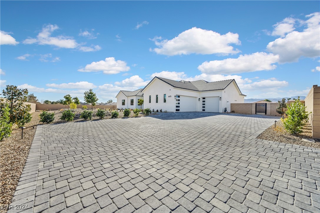 6615 Whispering Sands Drive Property Photo 2