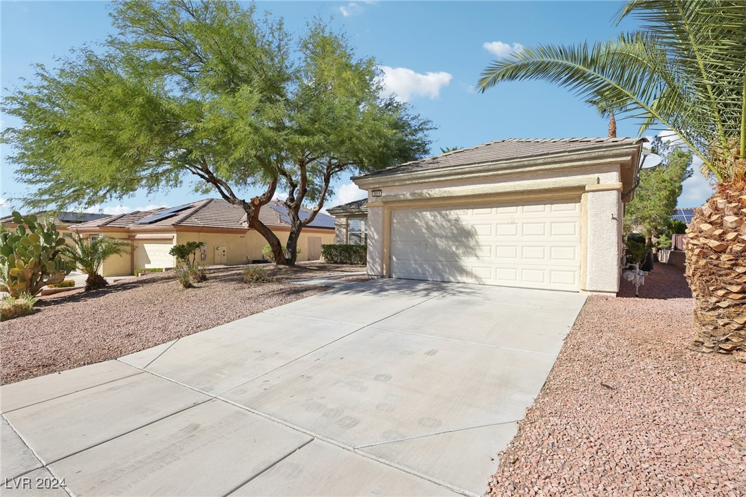 2814 Somerset Springs Drive Property Photo 2