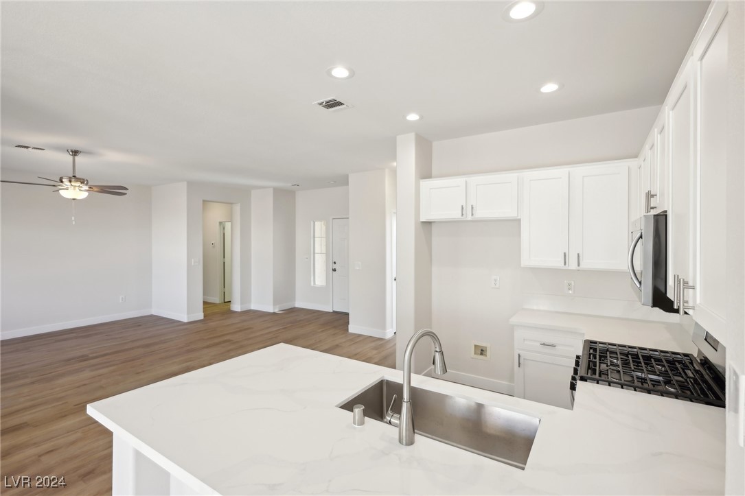 2814 Somerset Springs Drive Property Photo 8