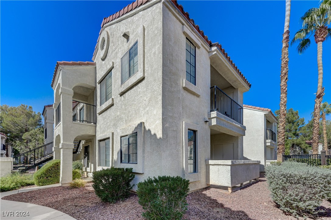 4860 Nara Vista Way 104 Property Photo 4