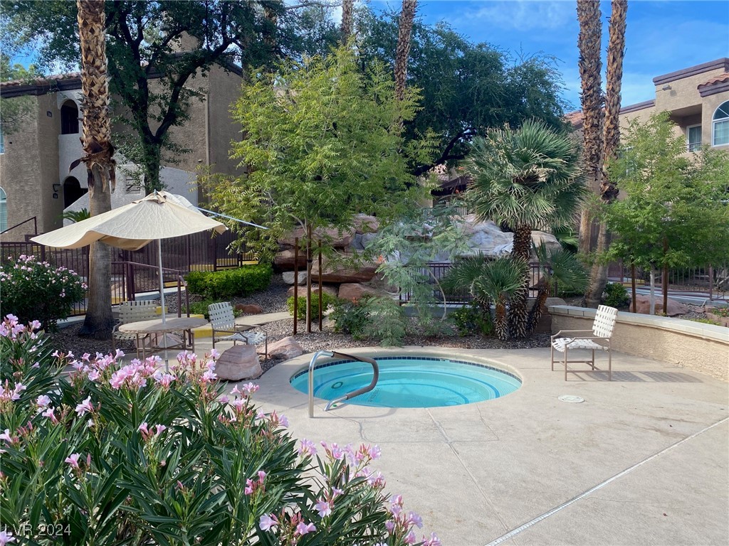 9325 West Desert Inn Road 143 Property Photo 26