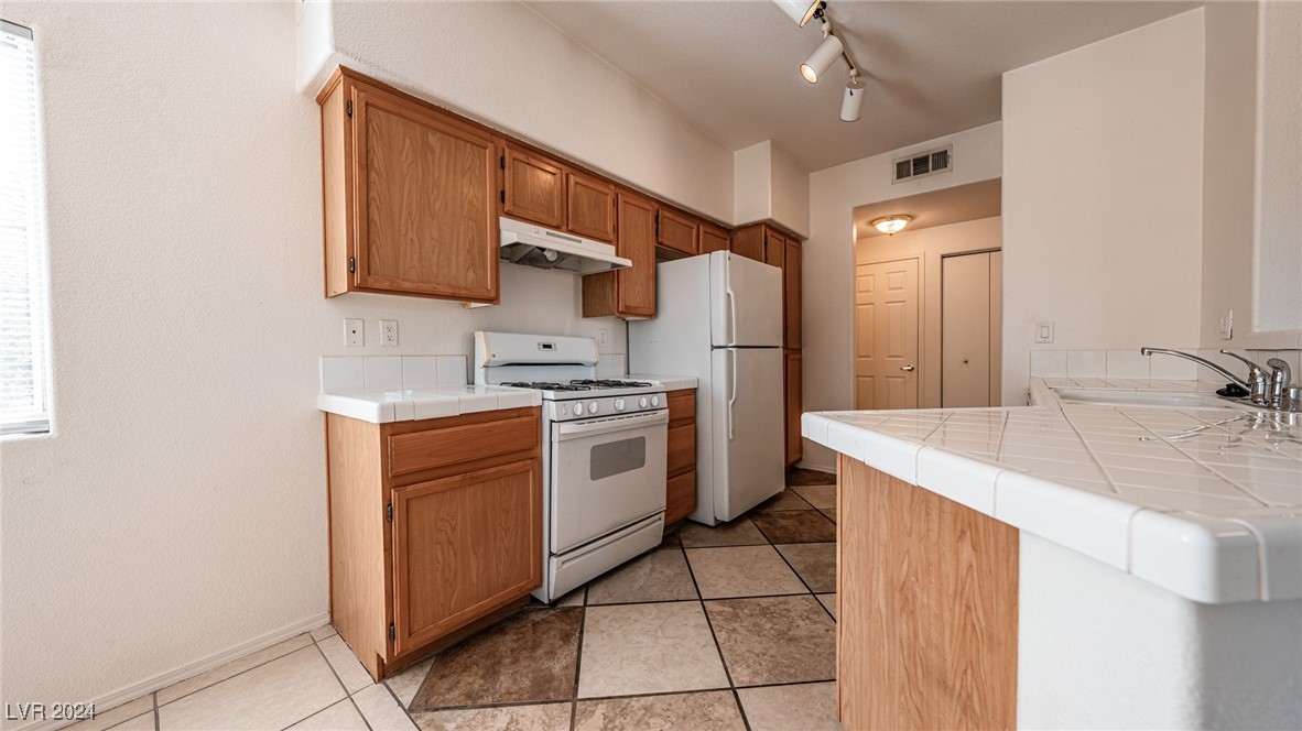 1050 East Cactus Avenue 2106 Property Photo 6