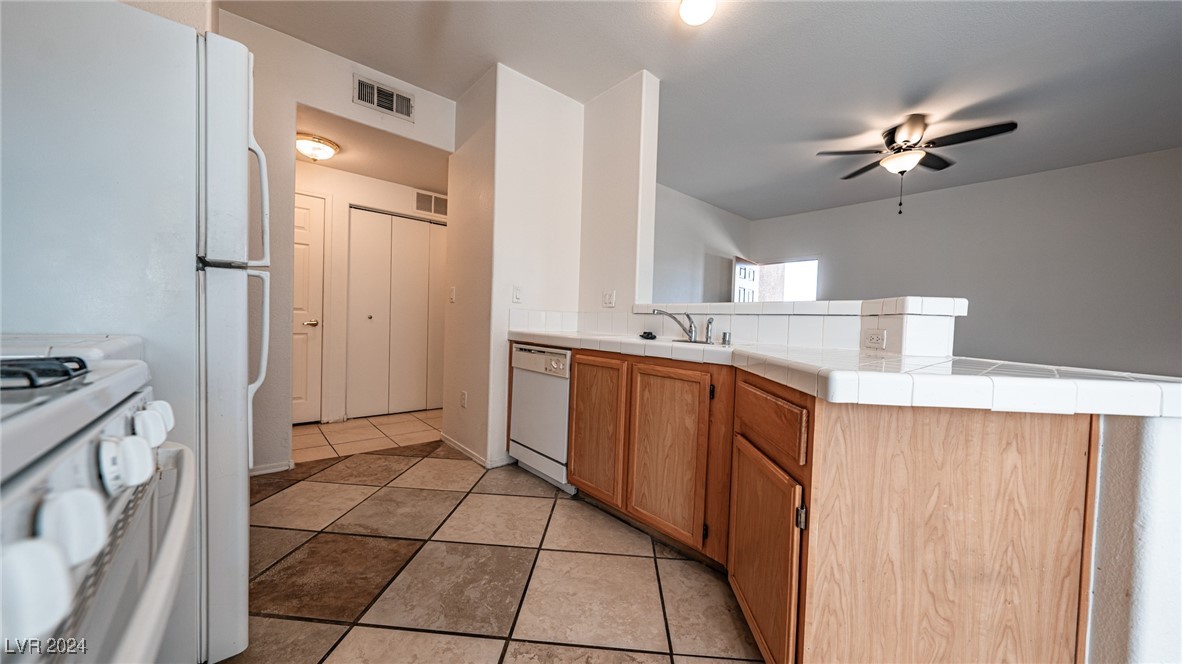 1050 East Cactus Avenue 2106 Property Photo 7