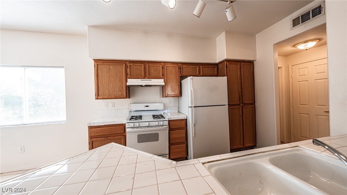 1050 East Cactus Avenue 2106 Property Photo 8
