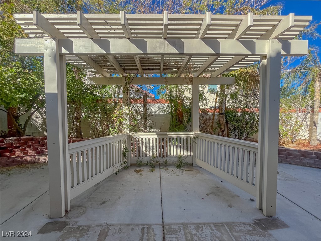 8232 Crown Peak Avenue Property Photo 4
