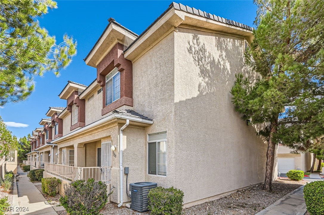1229 Nevada Sky Street Property Photo