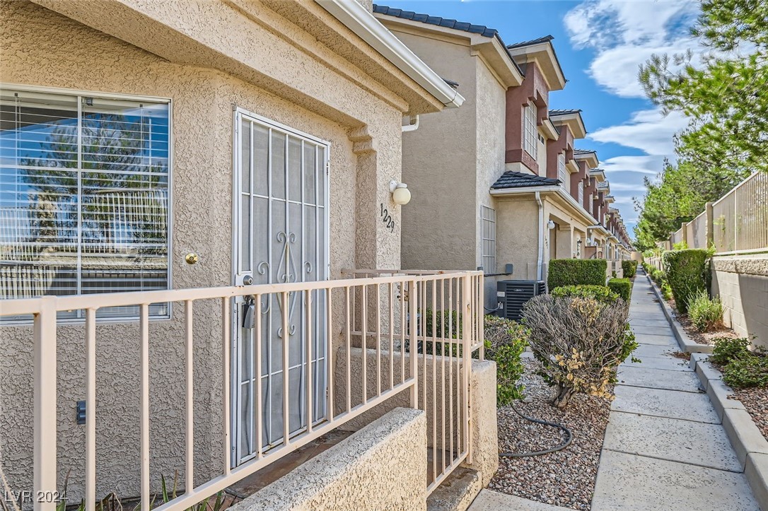 1229 Nevada Sky Street Property Photo 3