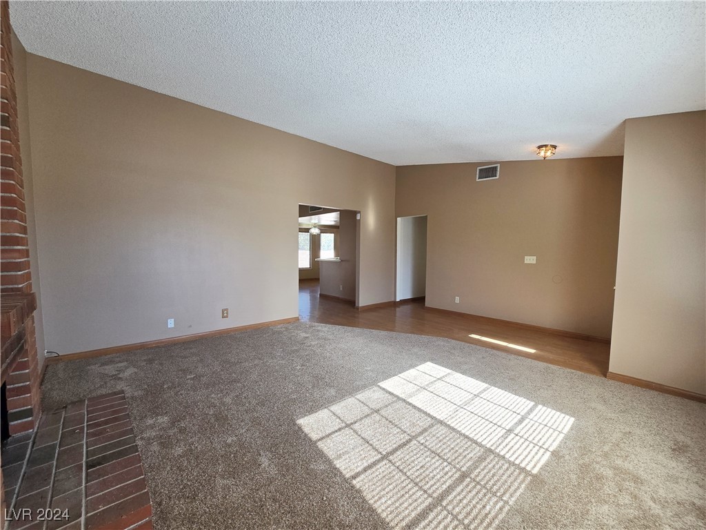 7112 Lodge Circle Property Photo 4