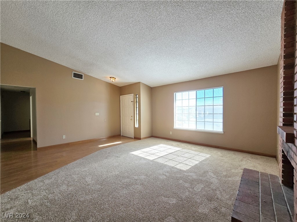 7112 Lodge Circle Property Photo 5