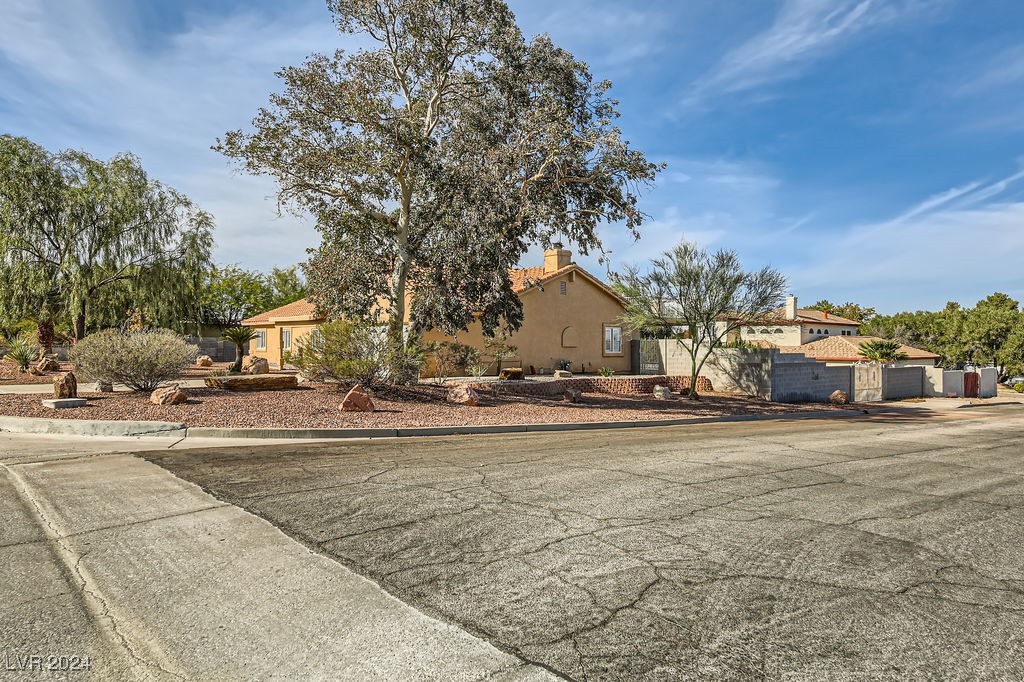340 East Longacres Drive Property Photo 4