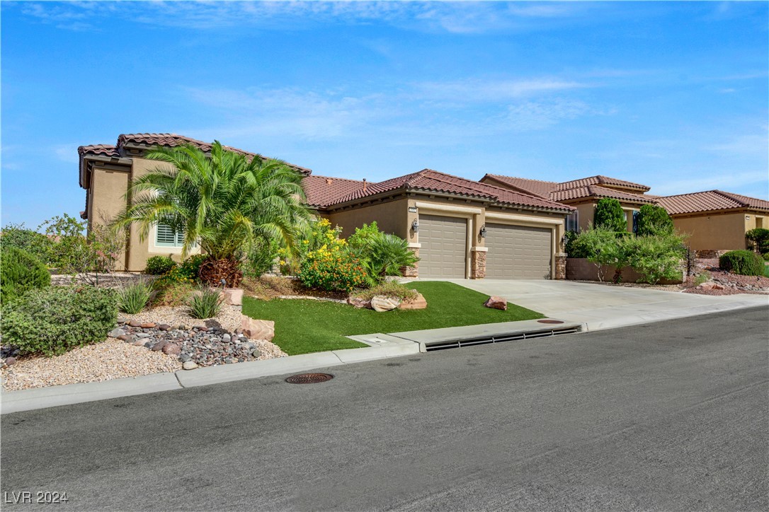 2082 Twin Falls Drive Property Photo 4