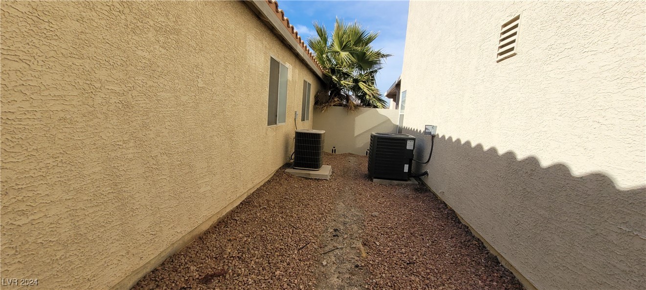 1013 Adobe Flat Drive Property Photo 7