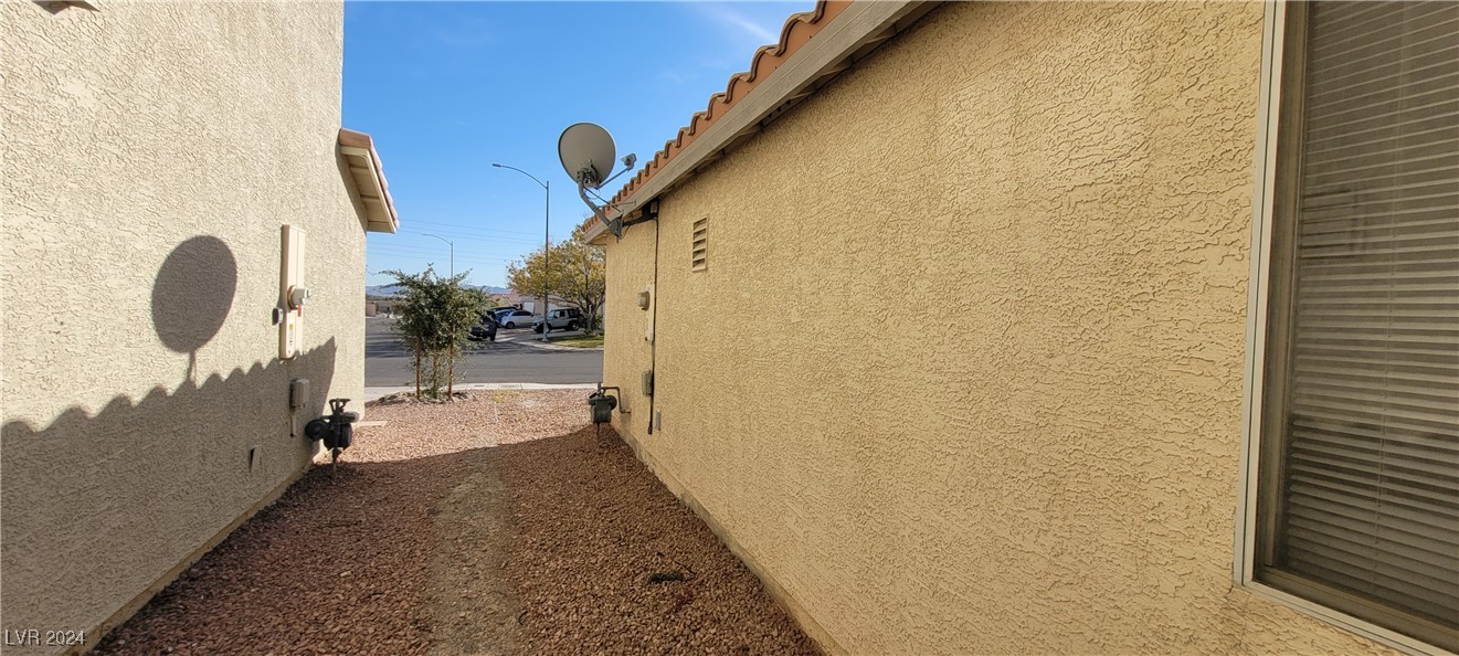 1013 Adobe Flat Drive Property Photo 9