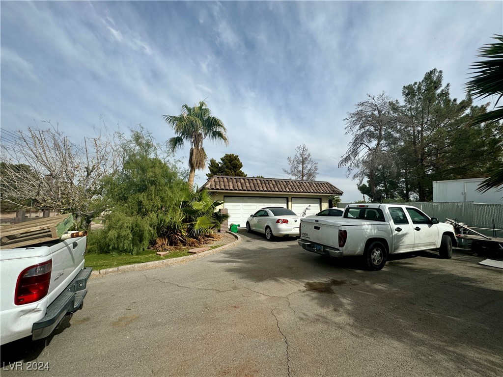 6010 Annie Oakley Drive Property Photo 12