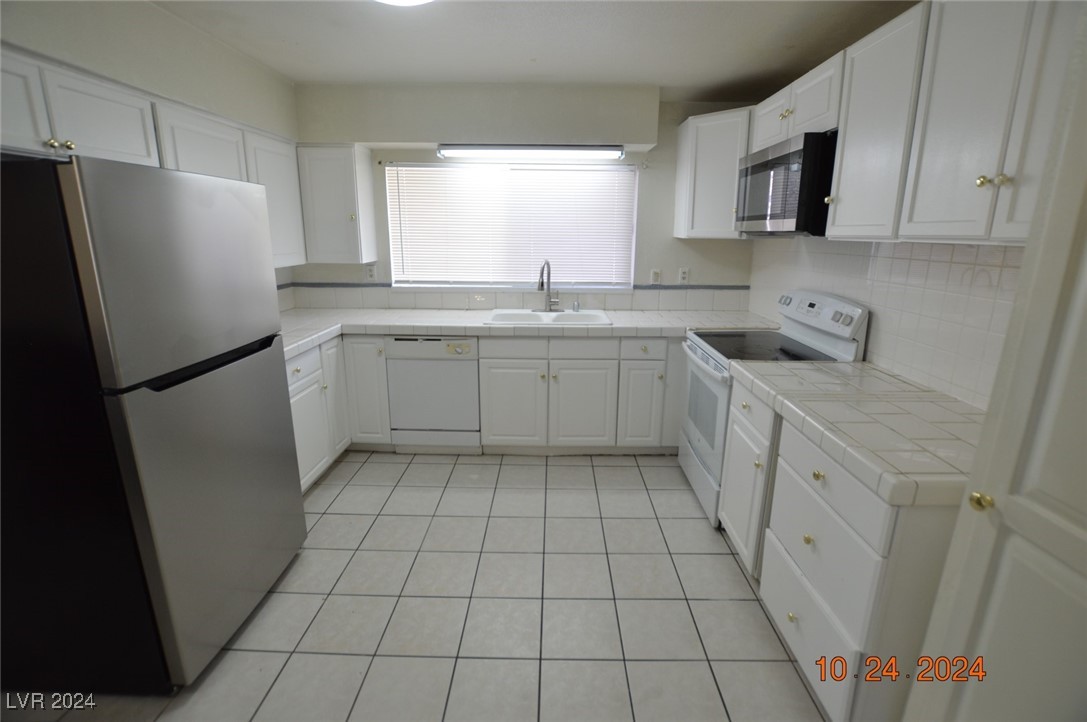 356 East Desert Inn Road 301 Property Photo 5