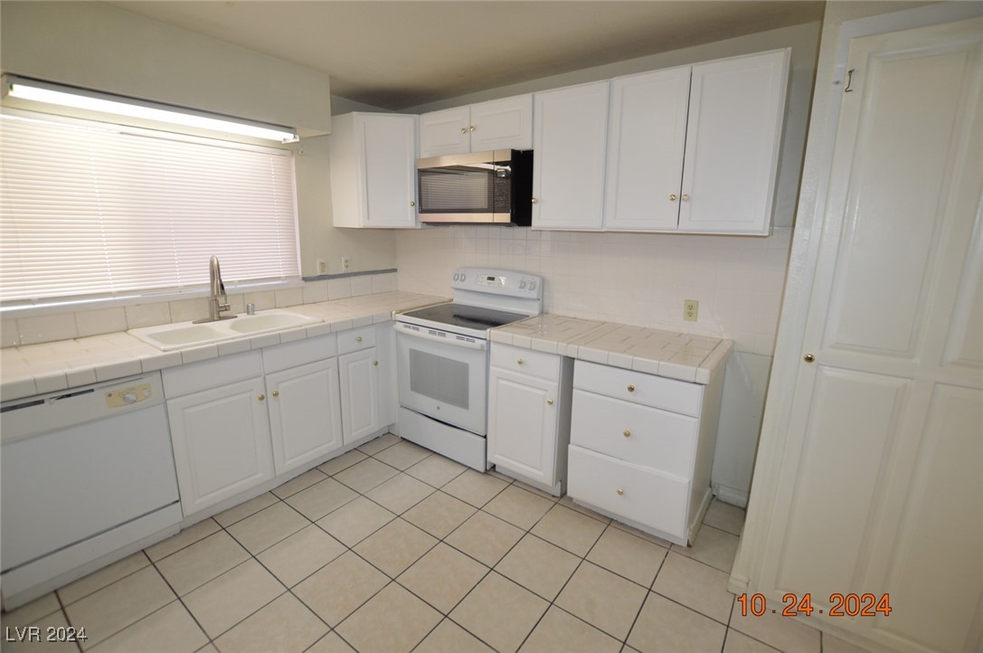 356 East Desert Inn Road 301 Property Photo 6