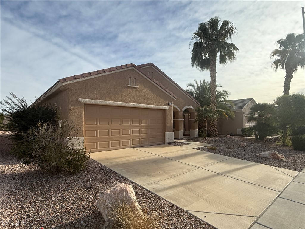 2136 Desert Woods Drive Property Photo 2