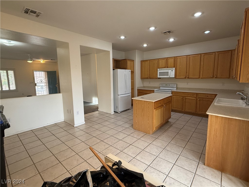 2136 Desert Woods Drive Property Photo 9