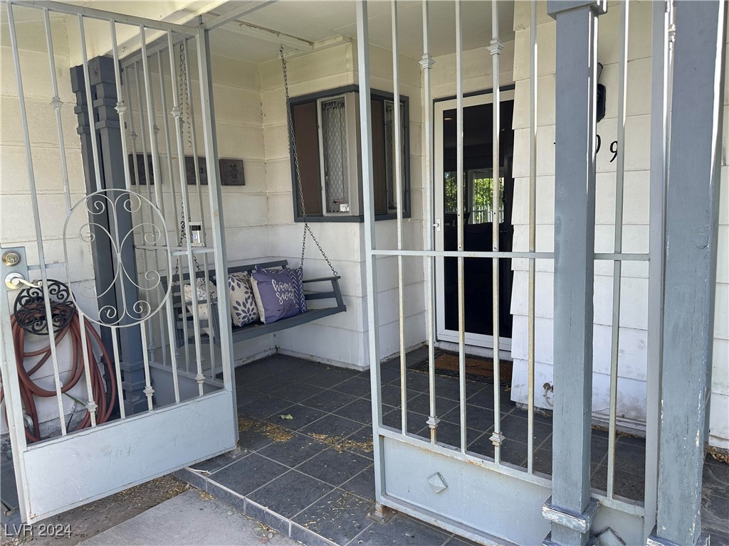 3909 Woodhill Avenue Property Photo 2