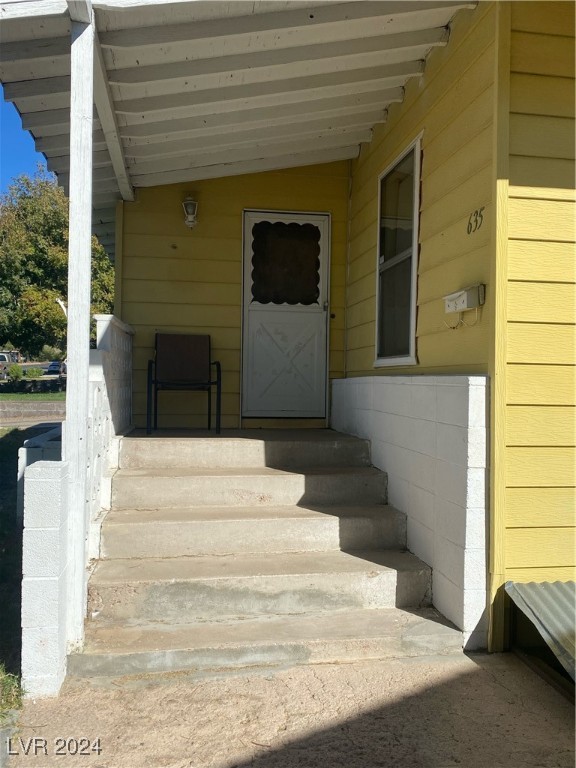 635 California Avenue Property Photo 3