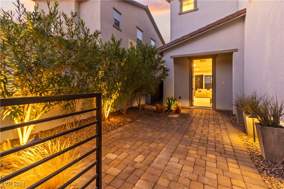 20 Papavero Court Property Photo 4