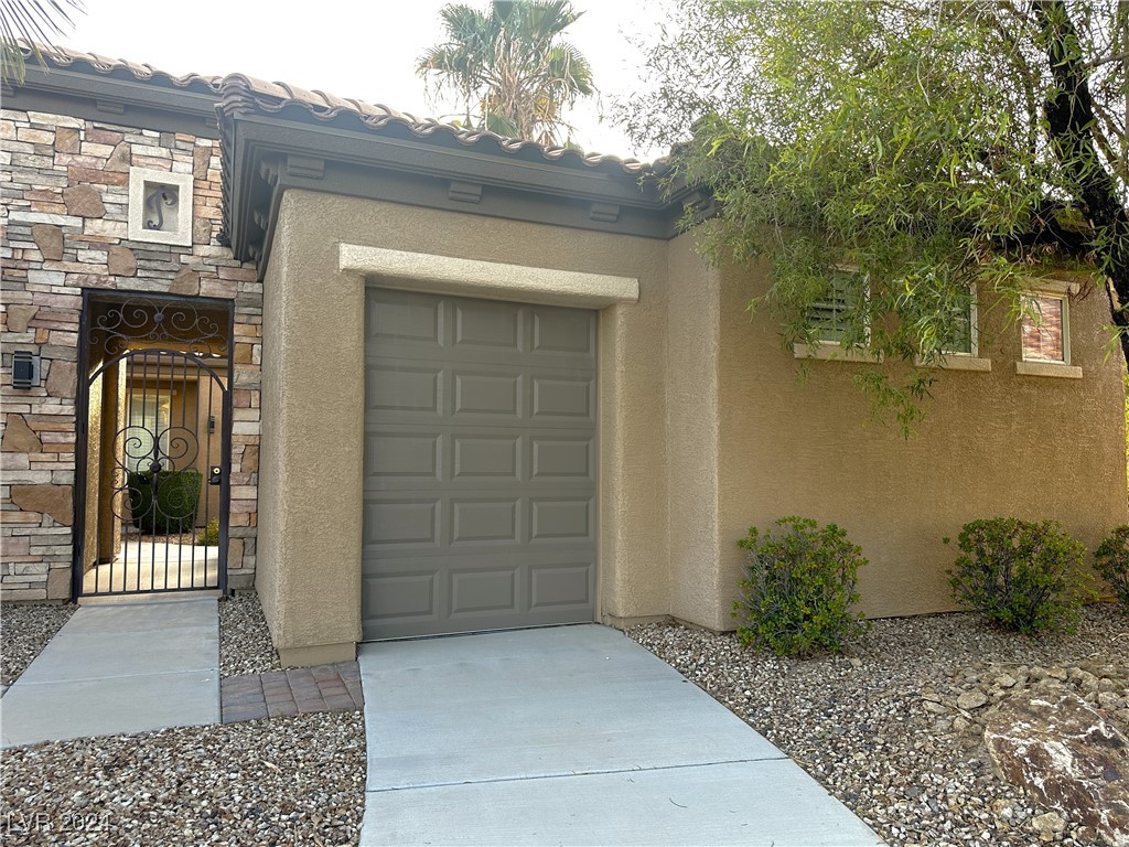 2242 Discovery Lake Court Property Photo 2
