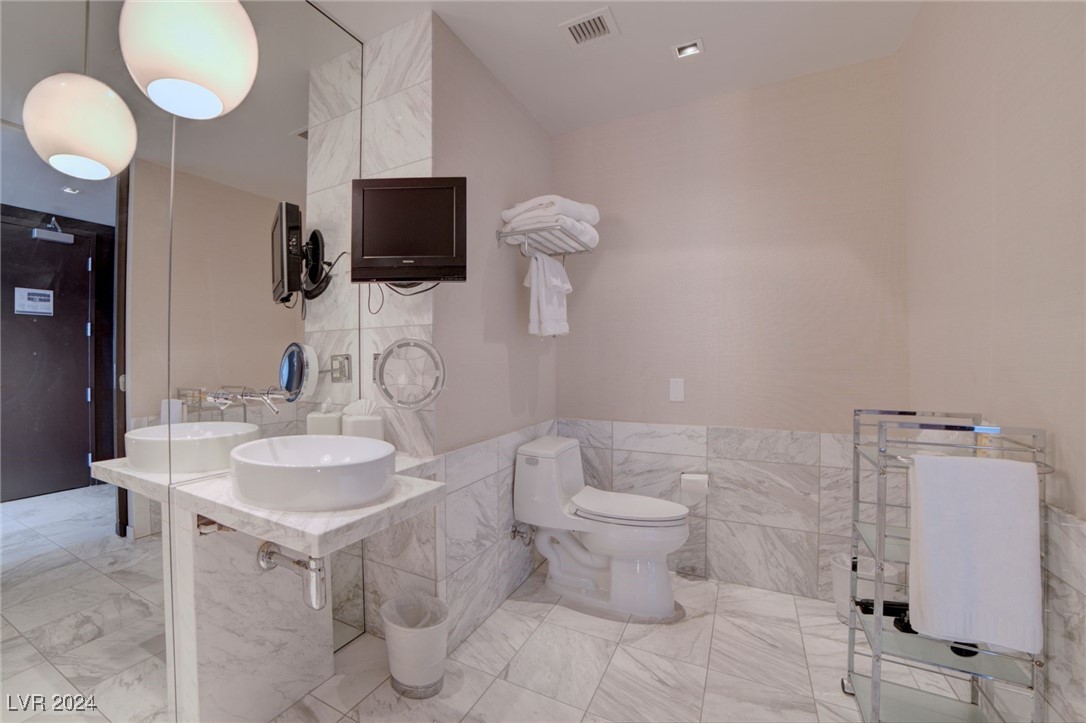 4381 West Flamingo Road 1705 Property Photo 3
