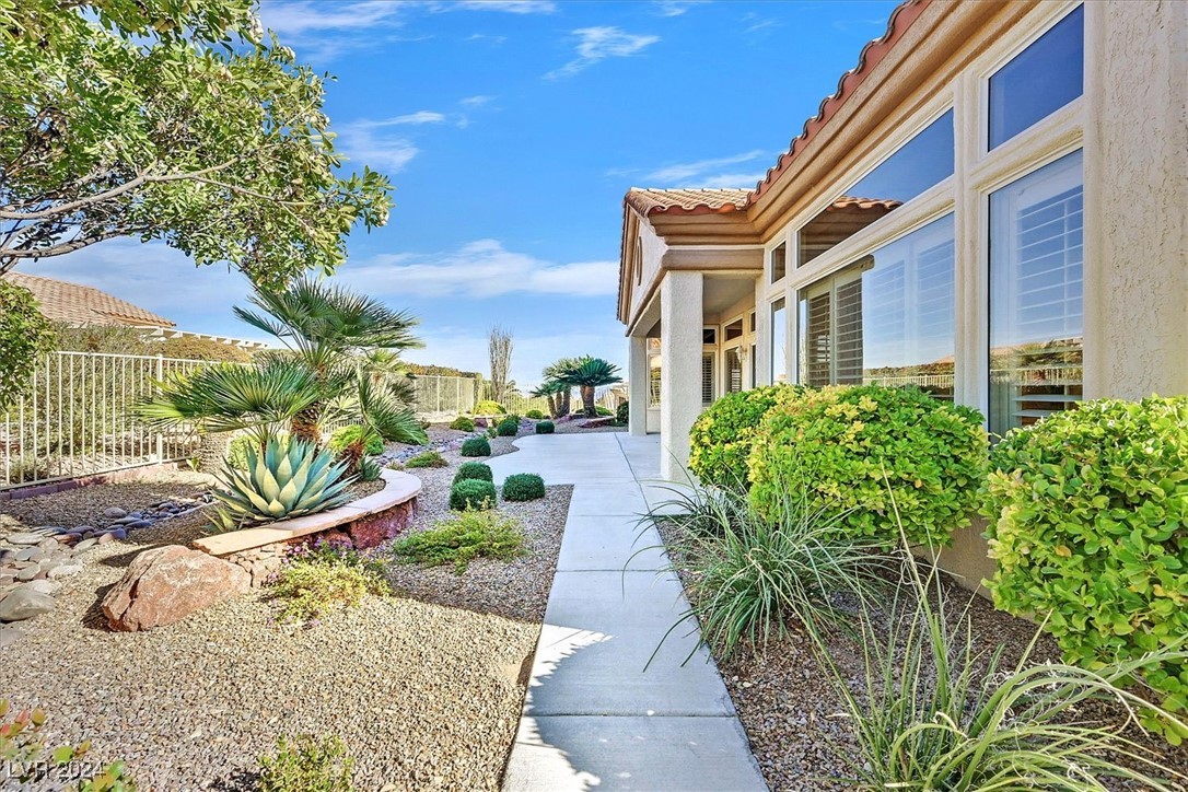 10032 Hope Island Drive Property Photo 4