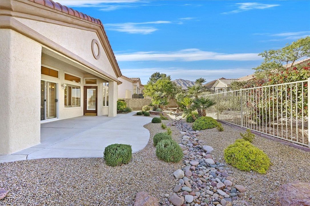 10032 Hope Island Drive Property Photo 5