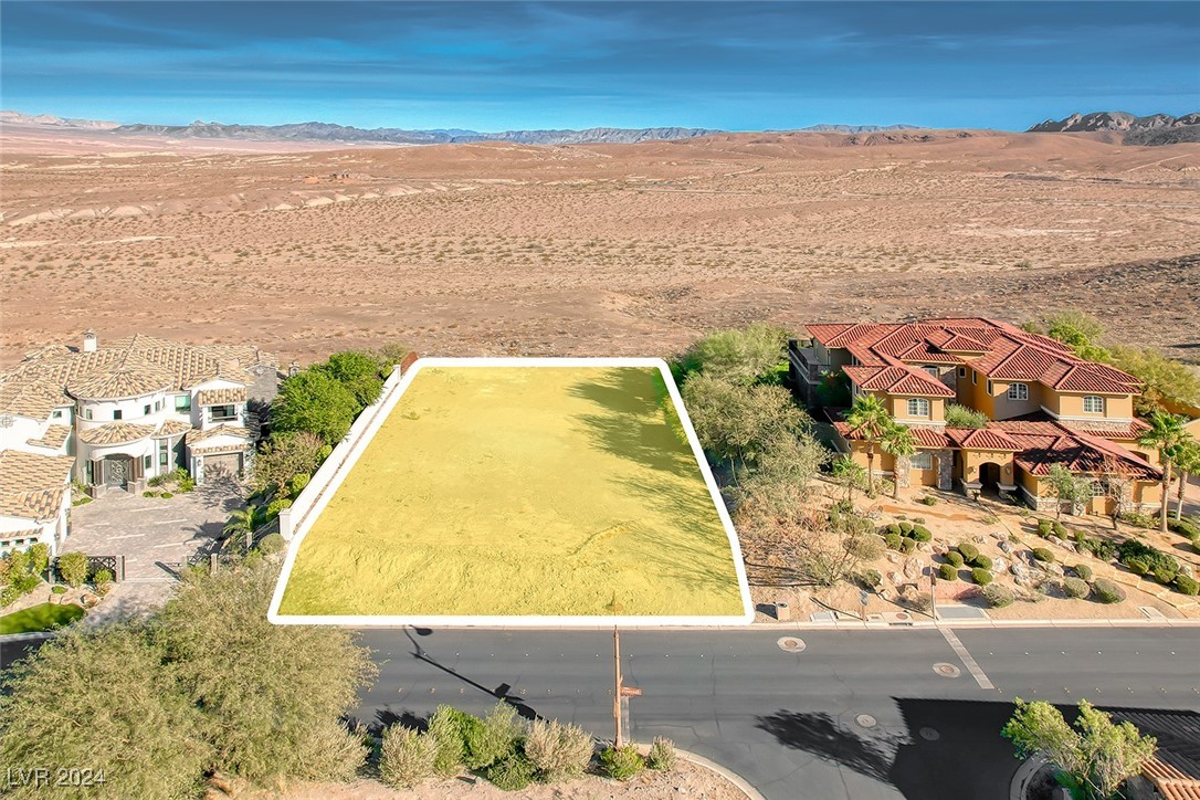 14 Pyrenees Court Property Photo 3